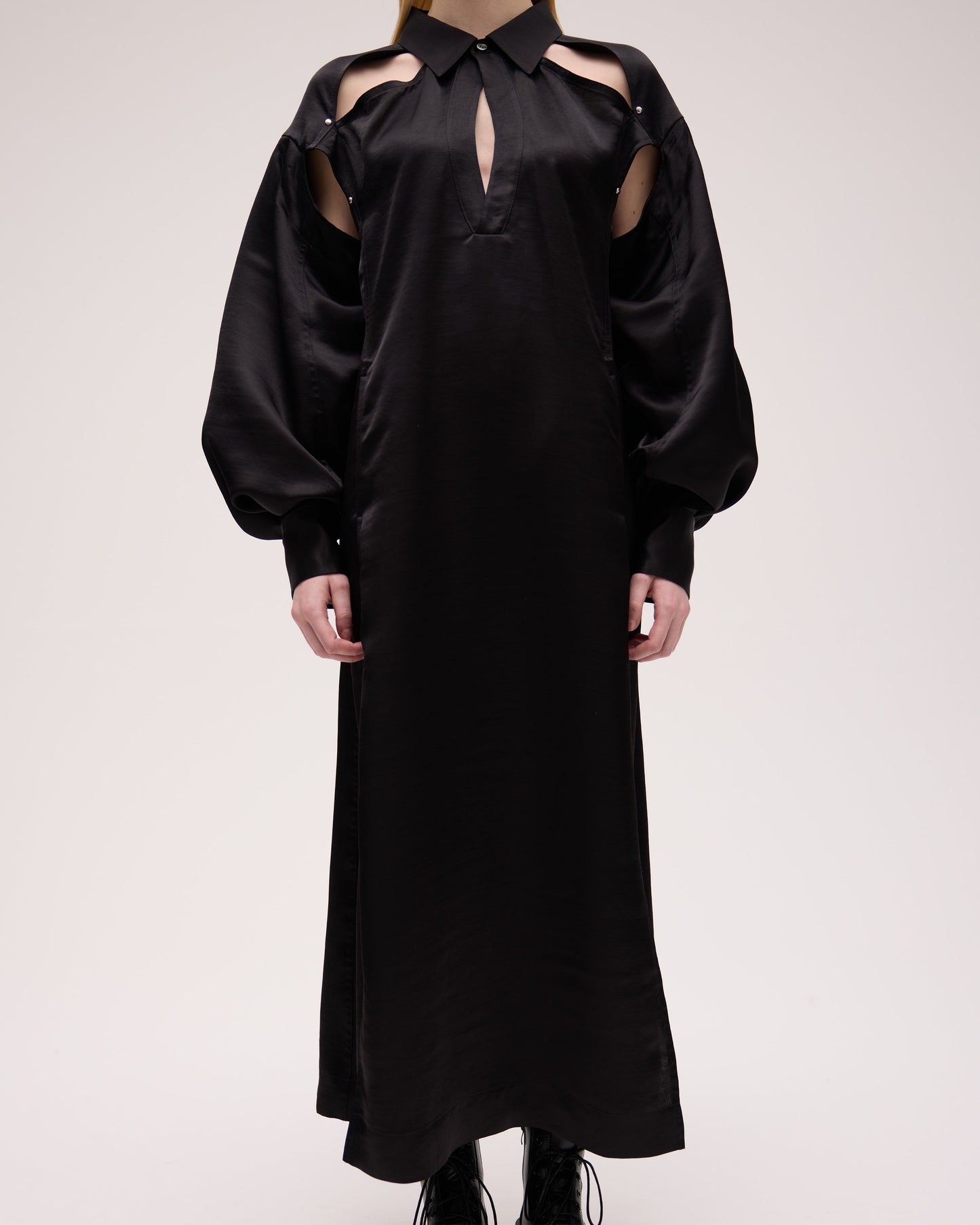 【予約商品】 BALLOON SLEEVE CUTOUT SHIRT DRESS
