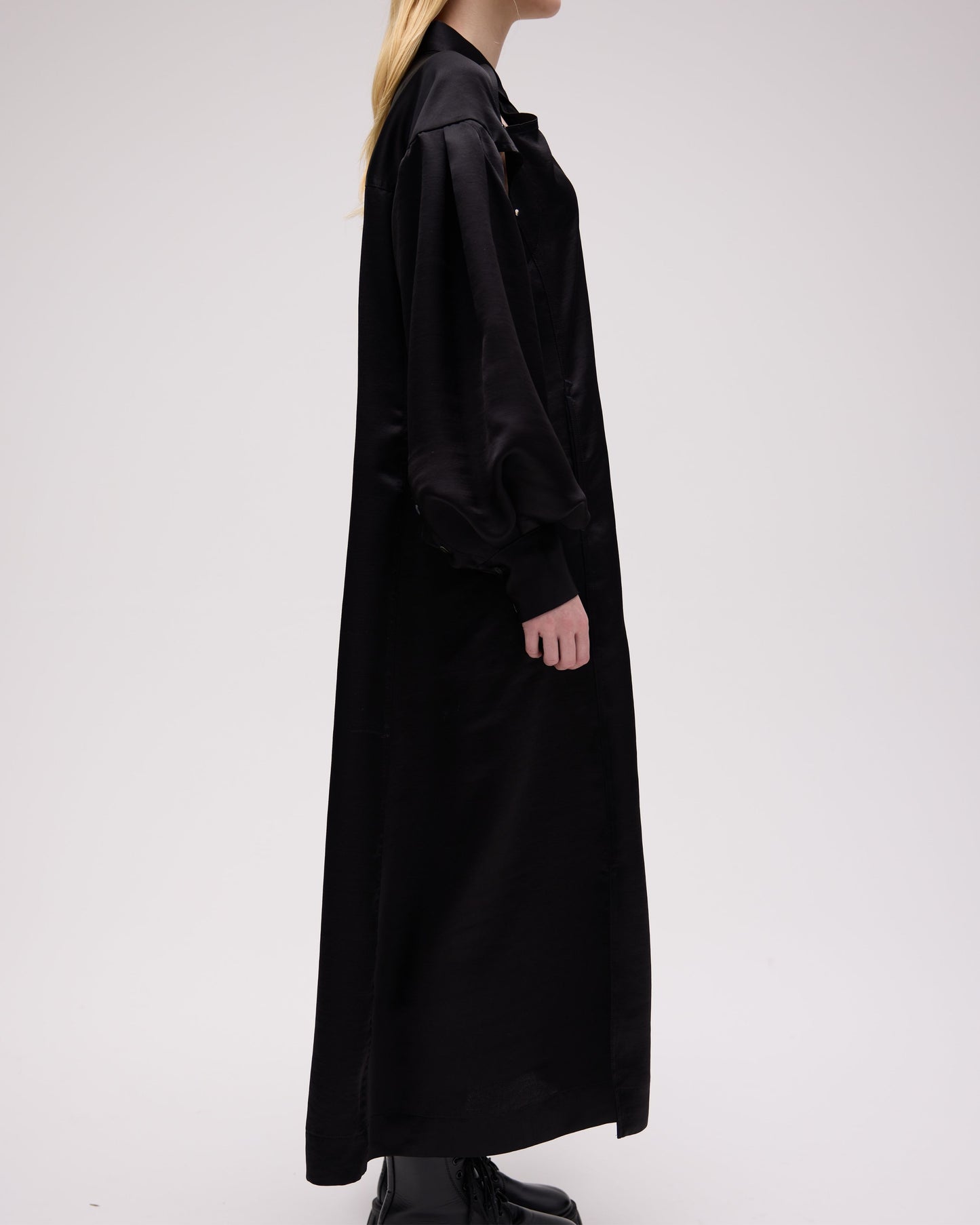 【予約商品】 BALLOON SLEEVE CUTOUT SHIRT DRESS