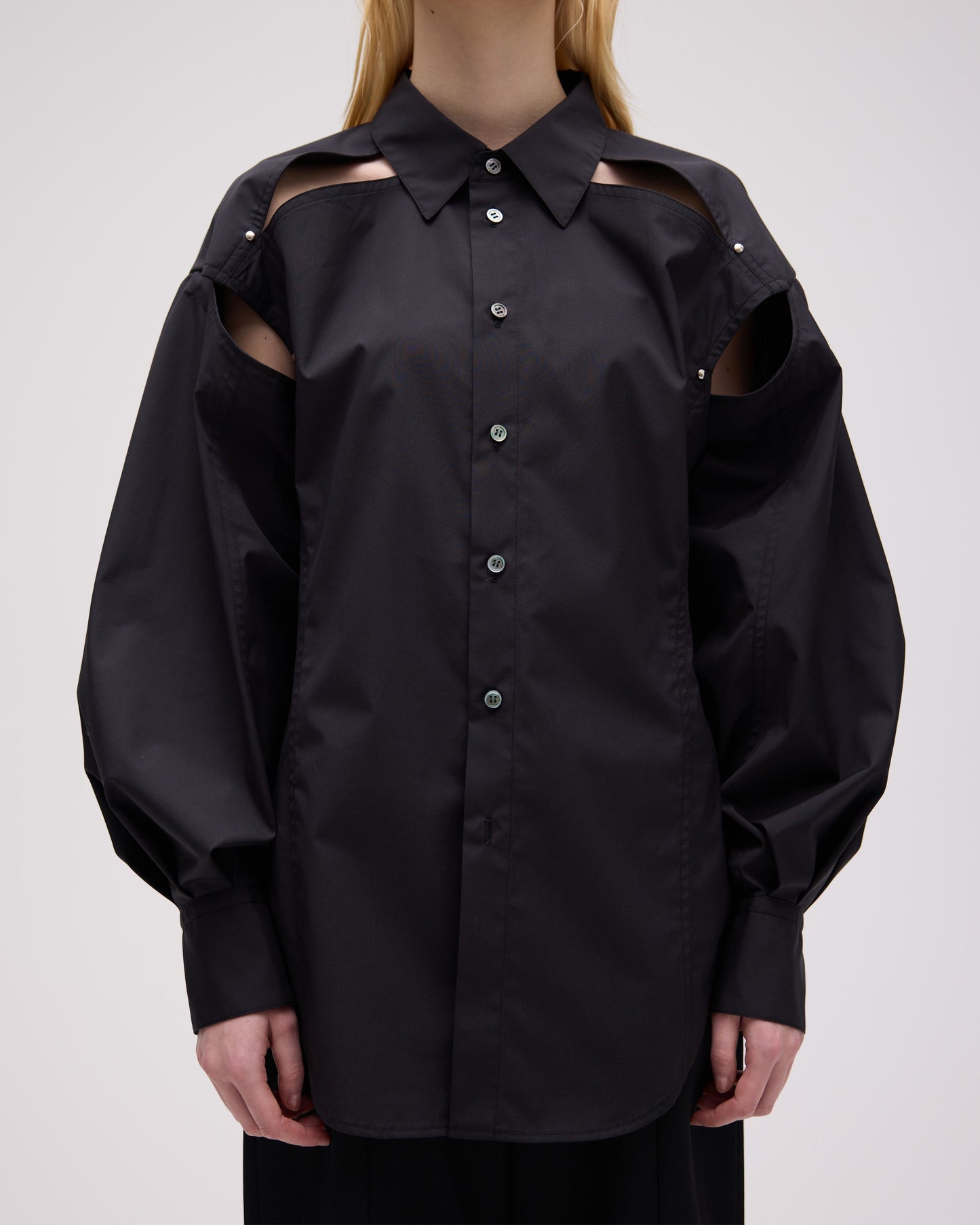 【予約商品】 BALLOON SLEEVE CUTOUT SHIRT